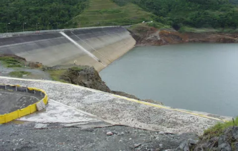 Baja consumo de electricidad en Panamá 