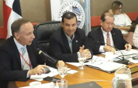 Empresas nacionales podrían participar en construcción de obras estatales por montos de $7 millones