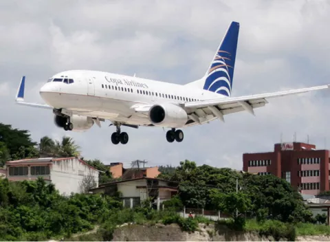 ¡Susto! Avión de Copa Airlines aterriza de emergencia en México