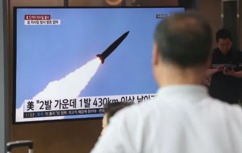 Pionyang presiona aún más a Washington con el lanzamiento de dos misiles