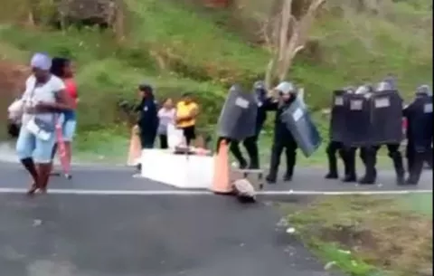 Antimotines dispersan protesta por falta de agua en Costa Arriba de Colón