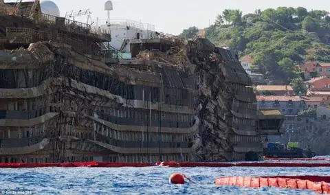 Capitán del "Costa Concordia" podrá subir a bordo del crucero 