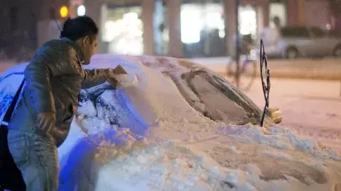 Tormenta invernal mantiene a miles sin electricidad en los Estados Unidos