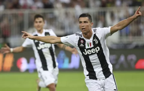 Cristiano Ronaldo marca y gana su primer título con la Juventus