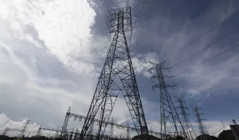 Licitan la Cuarta Línea de Transmisión Eléctrica en medio de disputas 