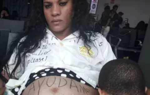 Panamá deporta por la fuerza a cubana embarazada y sus tres hijos
