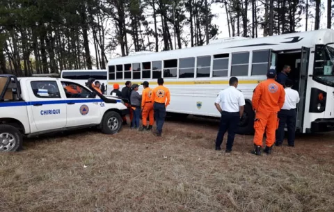 Cubanos dejan el albergue de Los Planes y continúan en caravana rumbo a Costa Rica