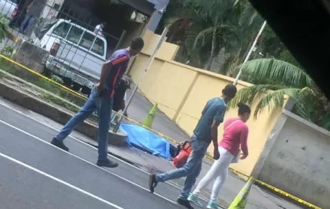 Paitilla amanece con persona muerta frente al centro comercial Multicentro