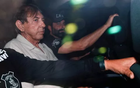Curandero brasileño acusado de abuso sexual poseía miles de dólares y esmeraldas