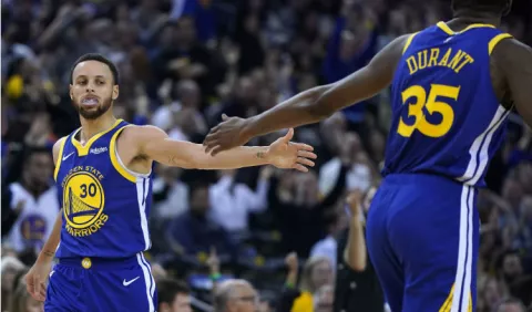Warriors, mejor marca en el Oeste; Nets y Magic aseguran playoffs en el Este