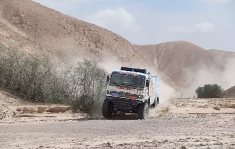 Excluyen a piloto del Rally Dakar por atropellar a fanático y no ayudarlo