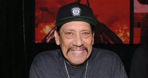 Actor Danny Trejo rescata a un bebé atrapado en un coche accidentado