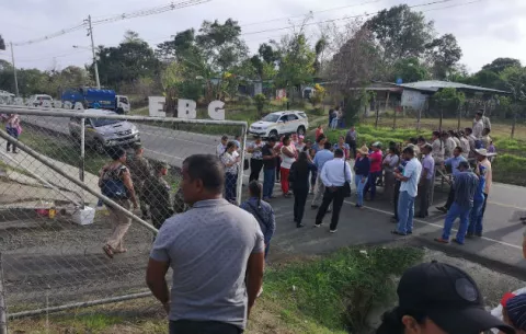 Estudiantes que solicitaban un profesor y agua potable en Darién recibieron a cambio gas pimienta