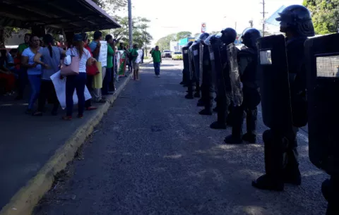 Reprimen a docentes de inglés con gas pimienta en David 