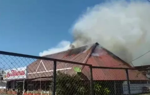 Se incendia parte del restaurante Las Totumas en la ciudad de David