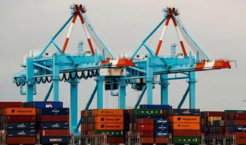 El déficit comercial en EE.UU  se dispara