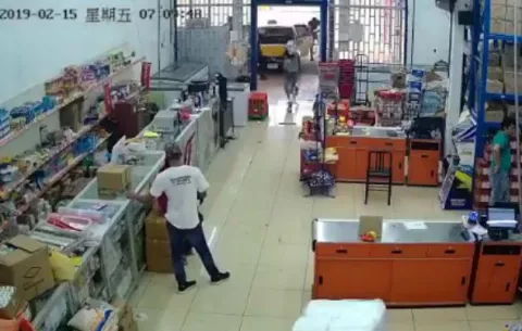 Delincuentes roban en comercio de Tocumen y maltratan a los dependientes