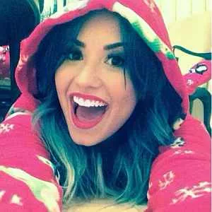 Fan de Demi Lovato muerde a un guardia