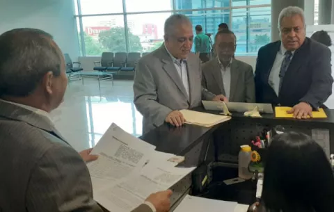 Luis Eduardo Camacho interpone denuncia contra magistrado Harry Díaz