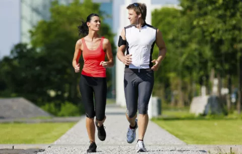 Dos horas y media de deporte a la semana ayudan a combatir la gripe