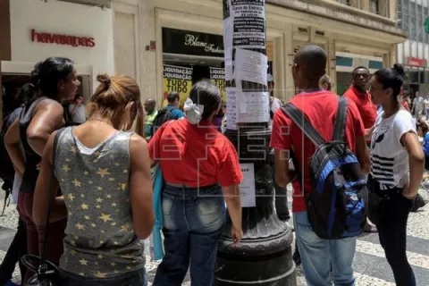 El desempleo en Brasil baja al 11.6 por ciento 