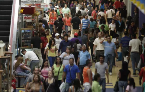 Despidos masivos reducen el consumo y afectan la economía