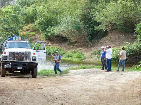 Detectan extracción ilegal de agua del río La Villa 