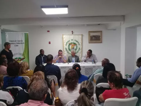 Suspensión temporal de régimen municipal de impuestos tras quejas de comerciantes 