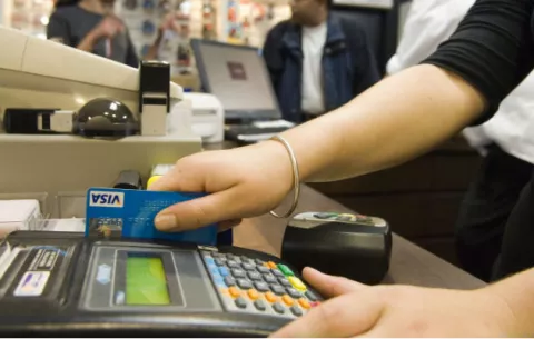 Aumenta 7.7 por ciento deuda de los panameños con bancos 