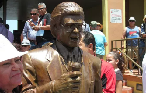 Levantan estatua dedicada a Héctor Lavoe