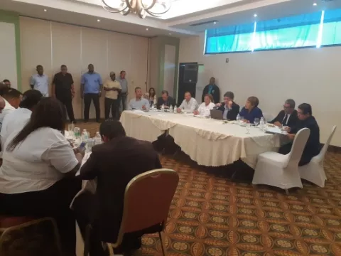 Agrupaciones colonenses se reúnen con comisión gubernamental para atender problemas de Colón