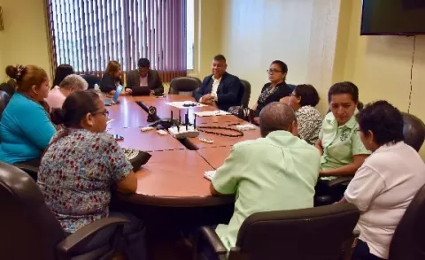 Califican de satisfactoria reunión entre autoridades de la CSS y afectados por el dietilenglicol