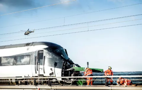 Mueren 6 personas y 17 heridos en accidente ferroviario en Dinamarca