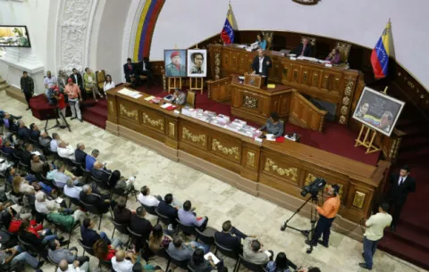 Asamblea Constituyente de Venezuela aprueba seguir enjuiciamiento a Guaidó