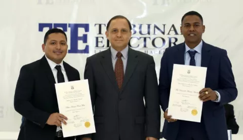 Entregan credenciales a diputado del circuito 3-1, Colón y representante de Caballero en Antón