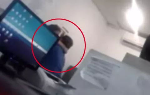 Destituyen a funcionario grabado teniendo sexo en su oficina