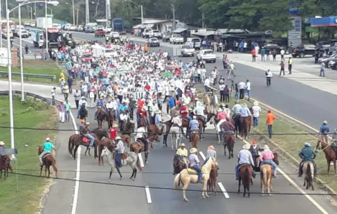 Liberan a cuatro dirigentes de los productores tras violentos enfrentamientos en Divisa