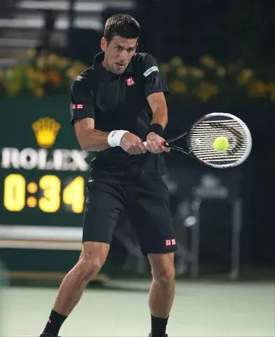Djokovic avanza sin jugar a semifinales en Dubai