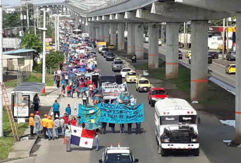 Docentes están desesperados por sus salarios