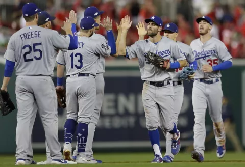 Dodgers con 'inning loco'  vence a Washington y toma ventaja en las serie divisional