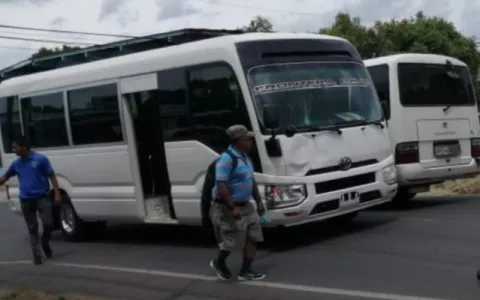 Bus de la ruta David- Frontera atropella a un hombre de 51 años en Doleguita