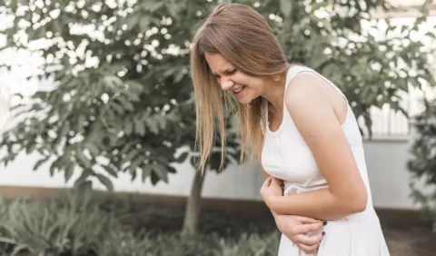 ¿Cuándo acudir al médico por un dolor abdominal?