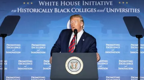 Donald Trump asegura que la FED debería recortar "los tipos de interés a cero o menos" 