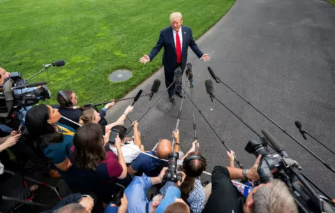 Trump considera sabia la decisión de Irán de no derribar un avión tripulado de EE.UU.