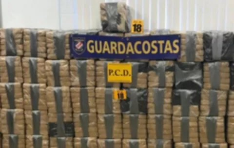 Ticos incautan más de mil kilos de cocaína que pasó por aguas panameñas
