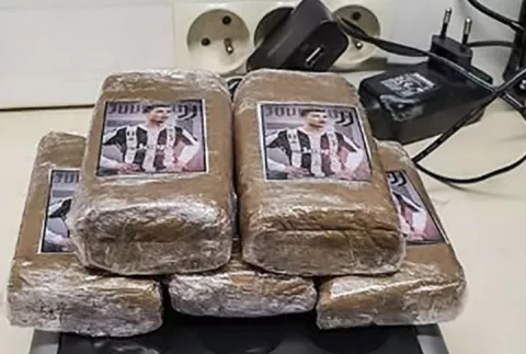 Decomisan drogas con la marca de Cristiano Ronaldo