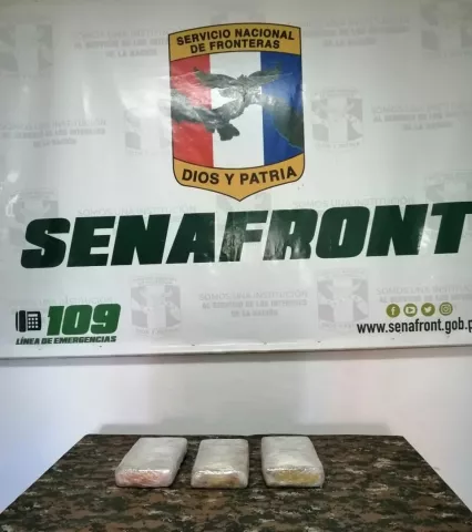 Lo agarran con tres kilos de coca en un bus en Paso Canoas