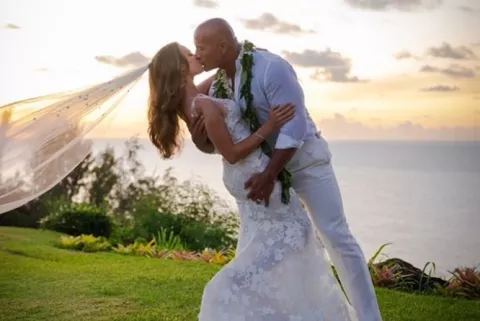 Dwayne Johnson 'La Roca', sorprende a sus seguidores con su boda secreta