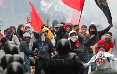 Detienen 350 personas en protestas por medidas económicas de Gobierno Ecuador