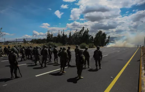 Indígenas suben tensión en Ecuador en medio de control a precios por protesta